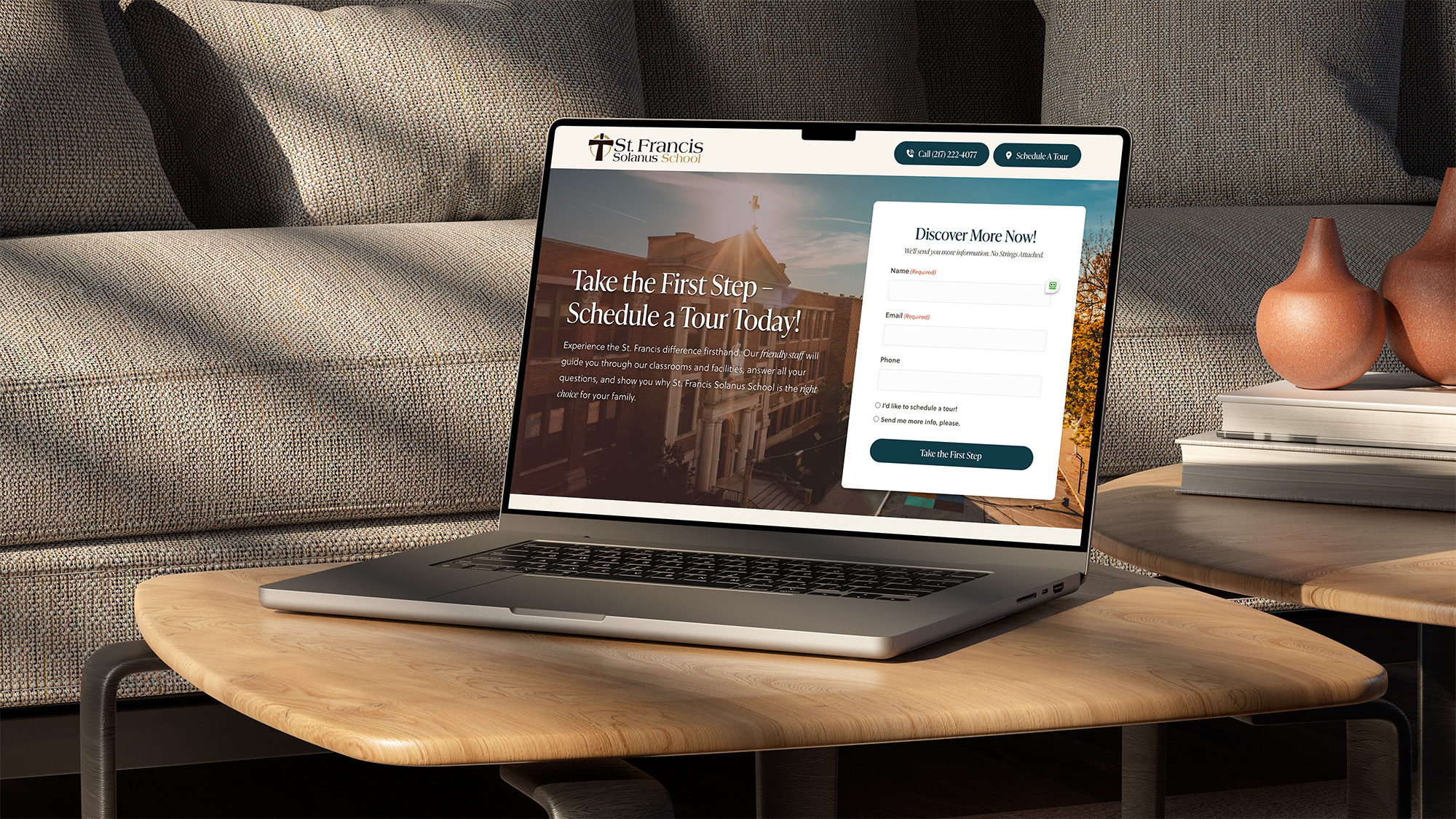 Tour St. Francis School - Laptop Mockup